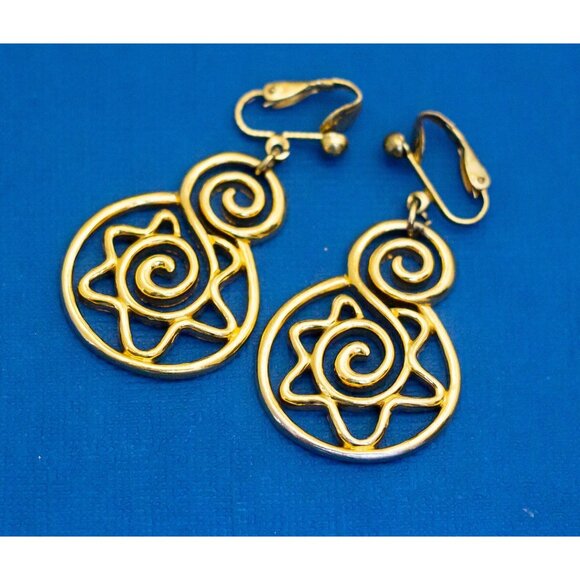 Jewelry - Vintage Gold Tone Spiral Star Ring Circle Clip On Earrings D3